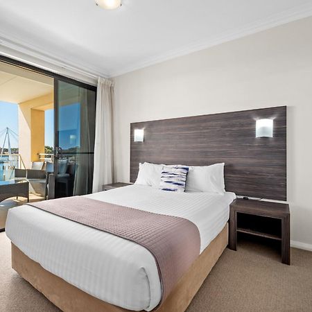Dolphin Quay Apartments Mandurah Exterior photo
