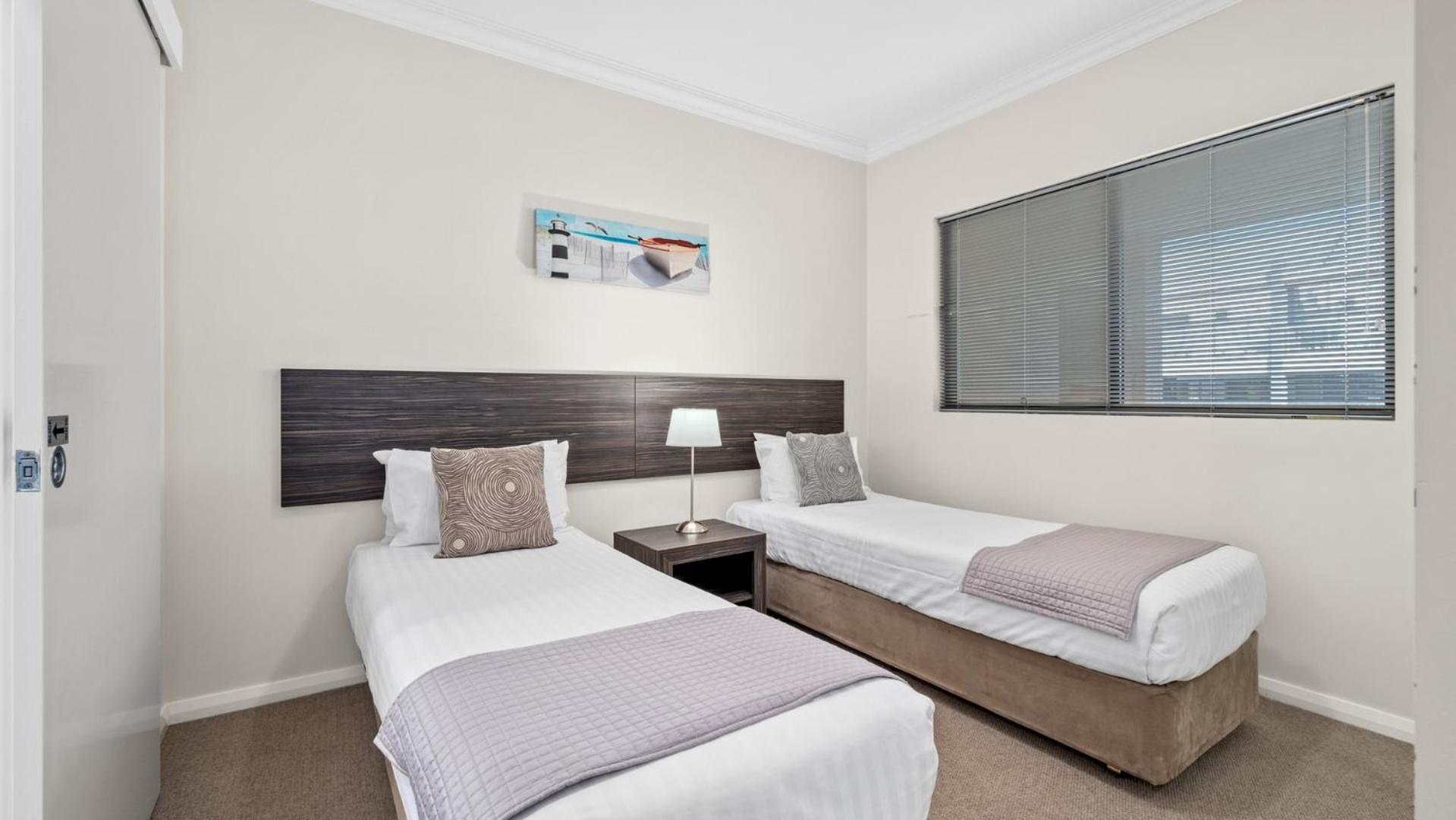 Dolphin Quay Apartments Mandurah Exterior photo