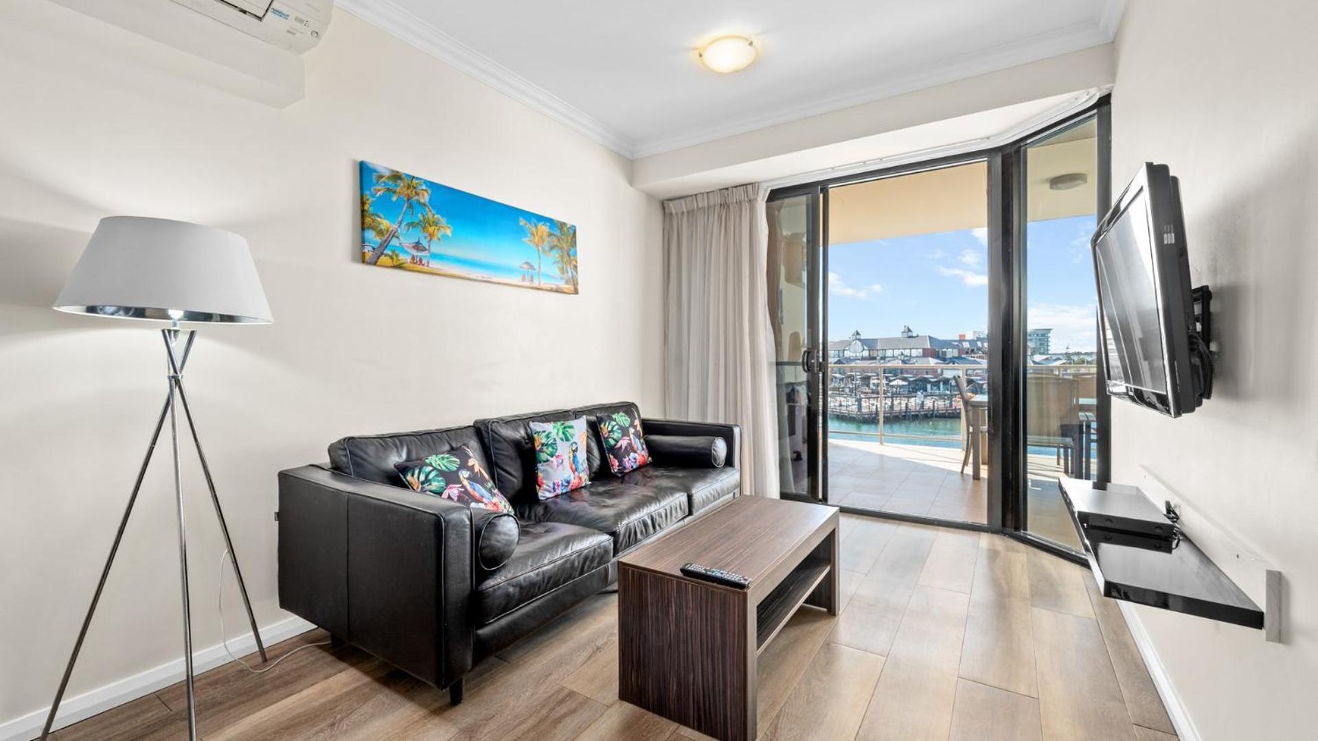 Dolphin Quay Apartments Mandurah Exterior photo