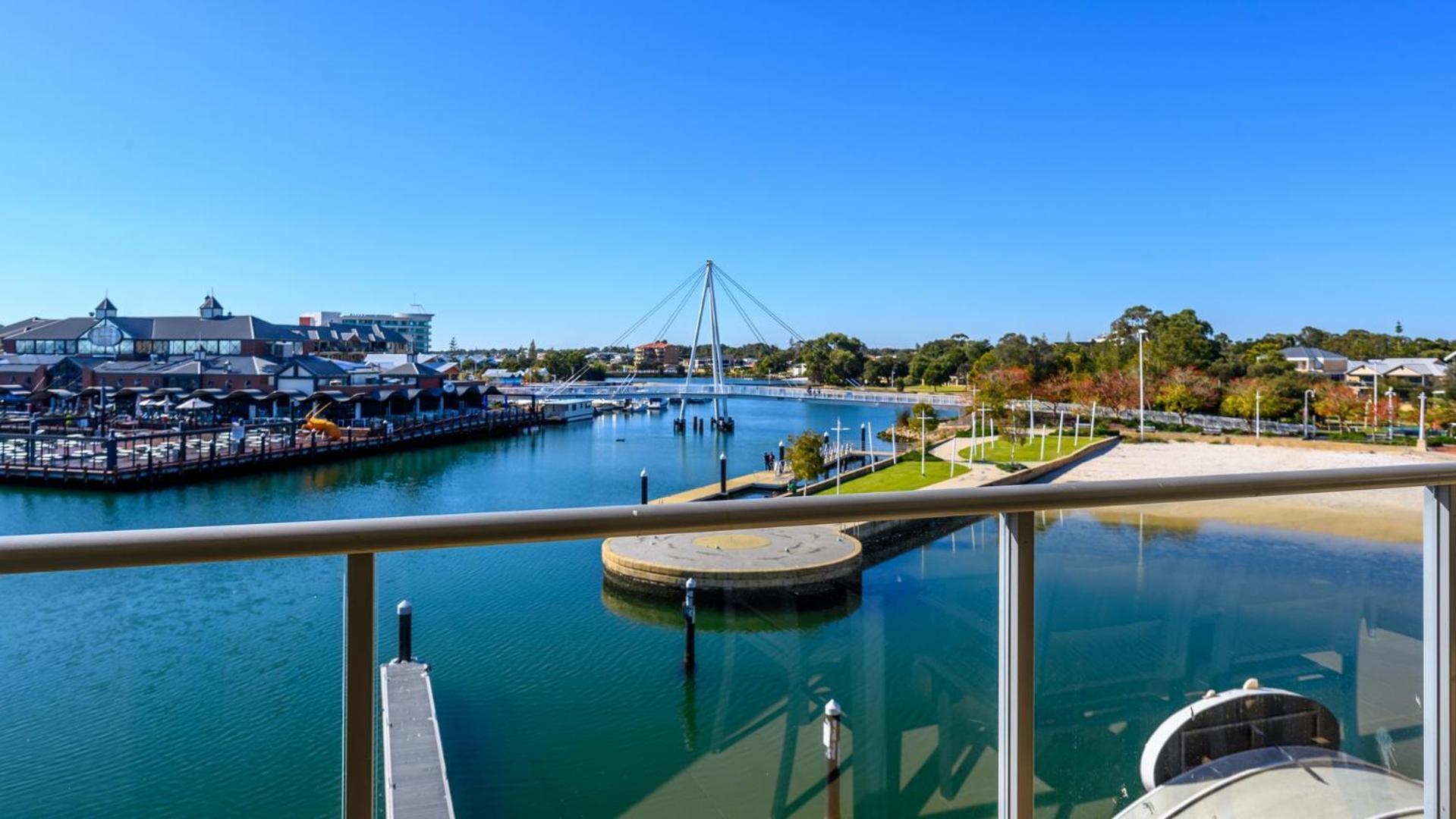 Dolphin Quay Apartments Mandurah Exterior photo