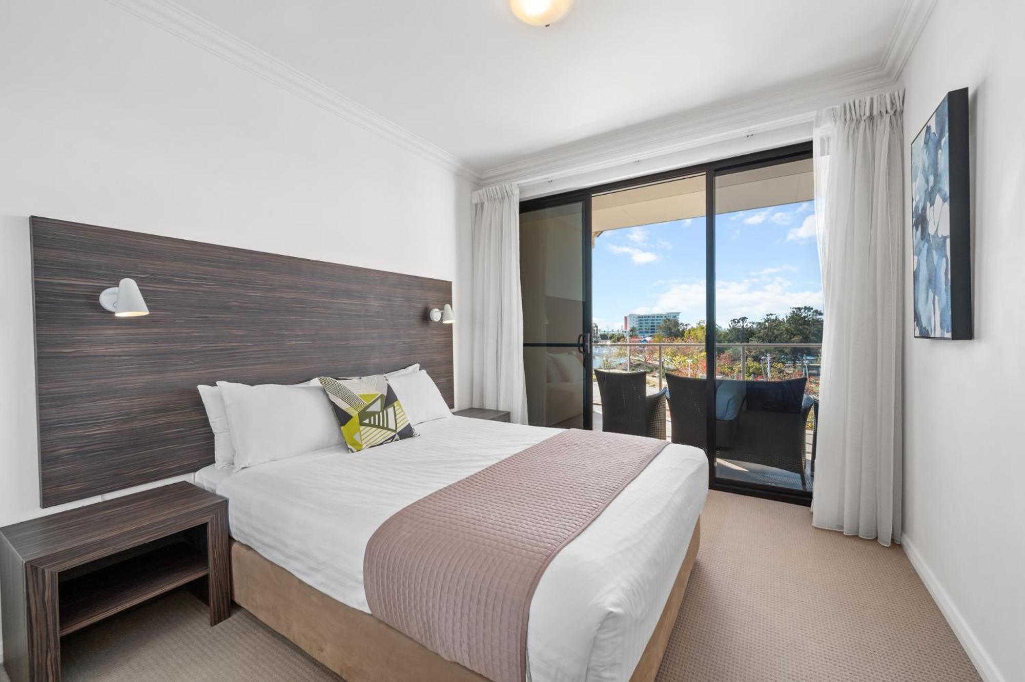 Dolphin Quay Apartments Mandurah Exterior photo