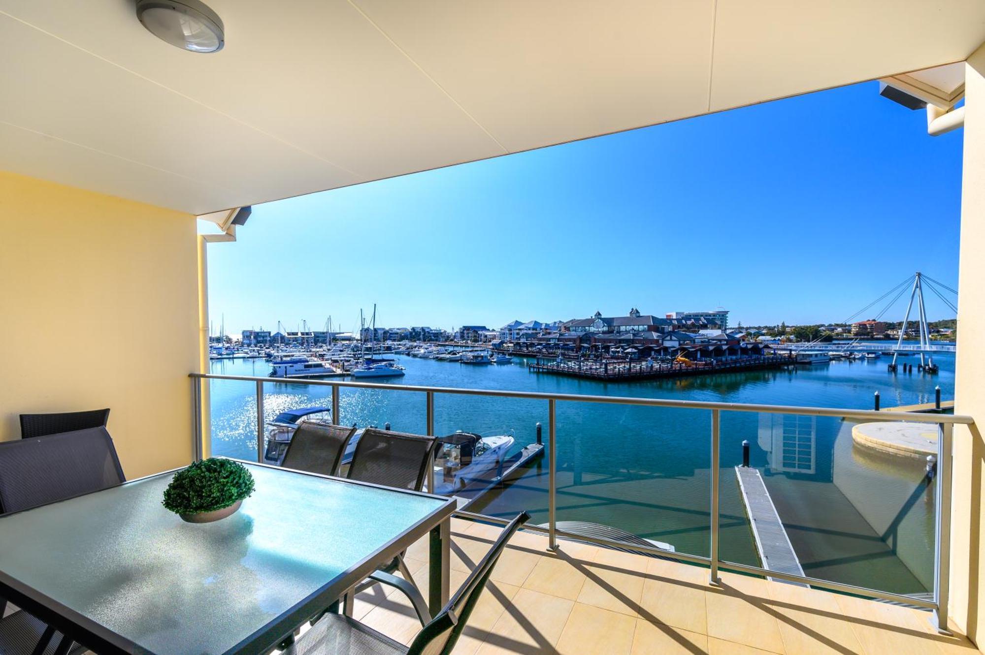 Dolphin Quay Apartments Mandurah Exterior photo