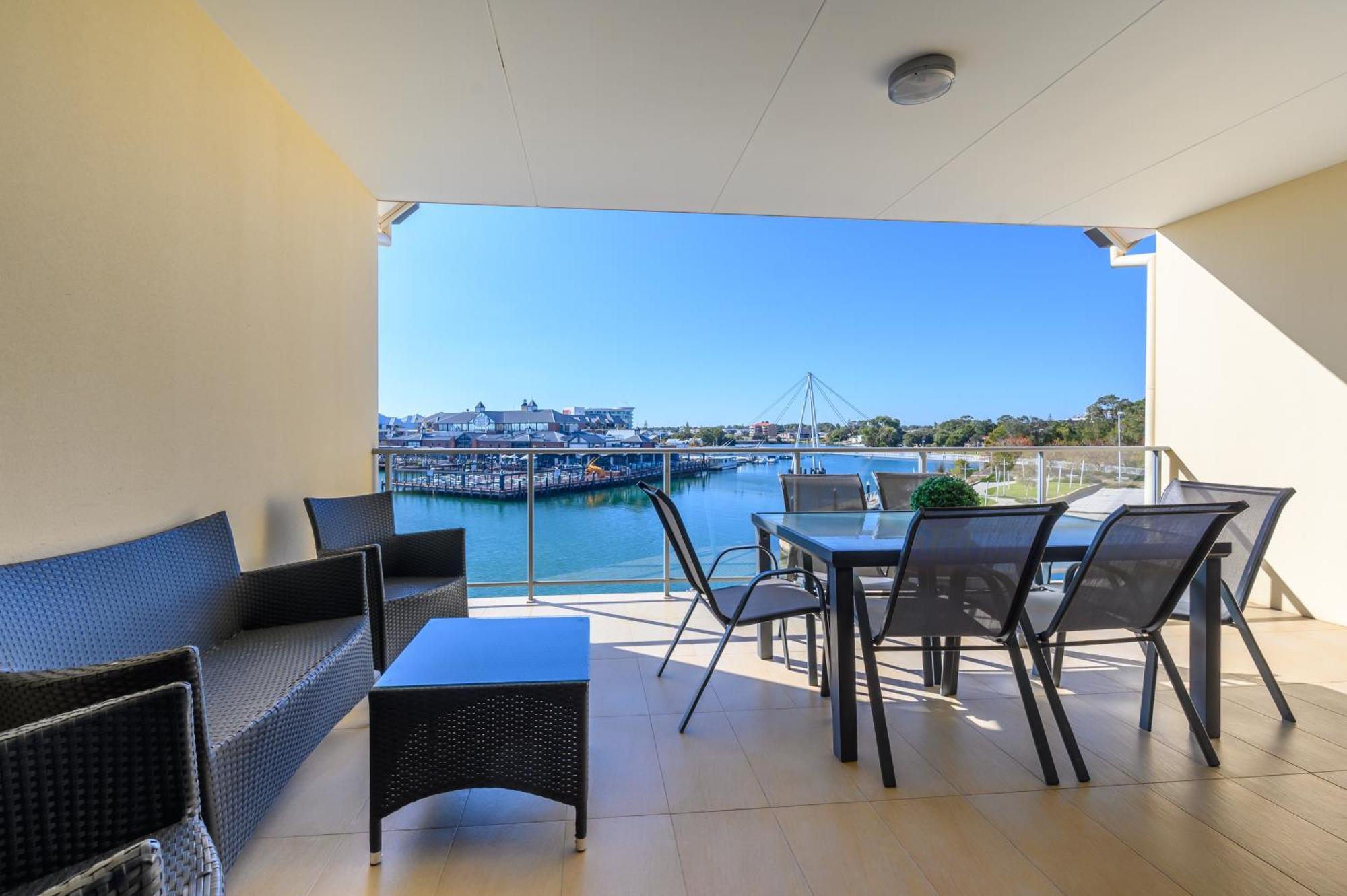Dolphin Quay Apartments Mandurah Exterior photo