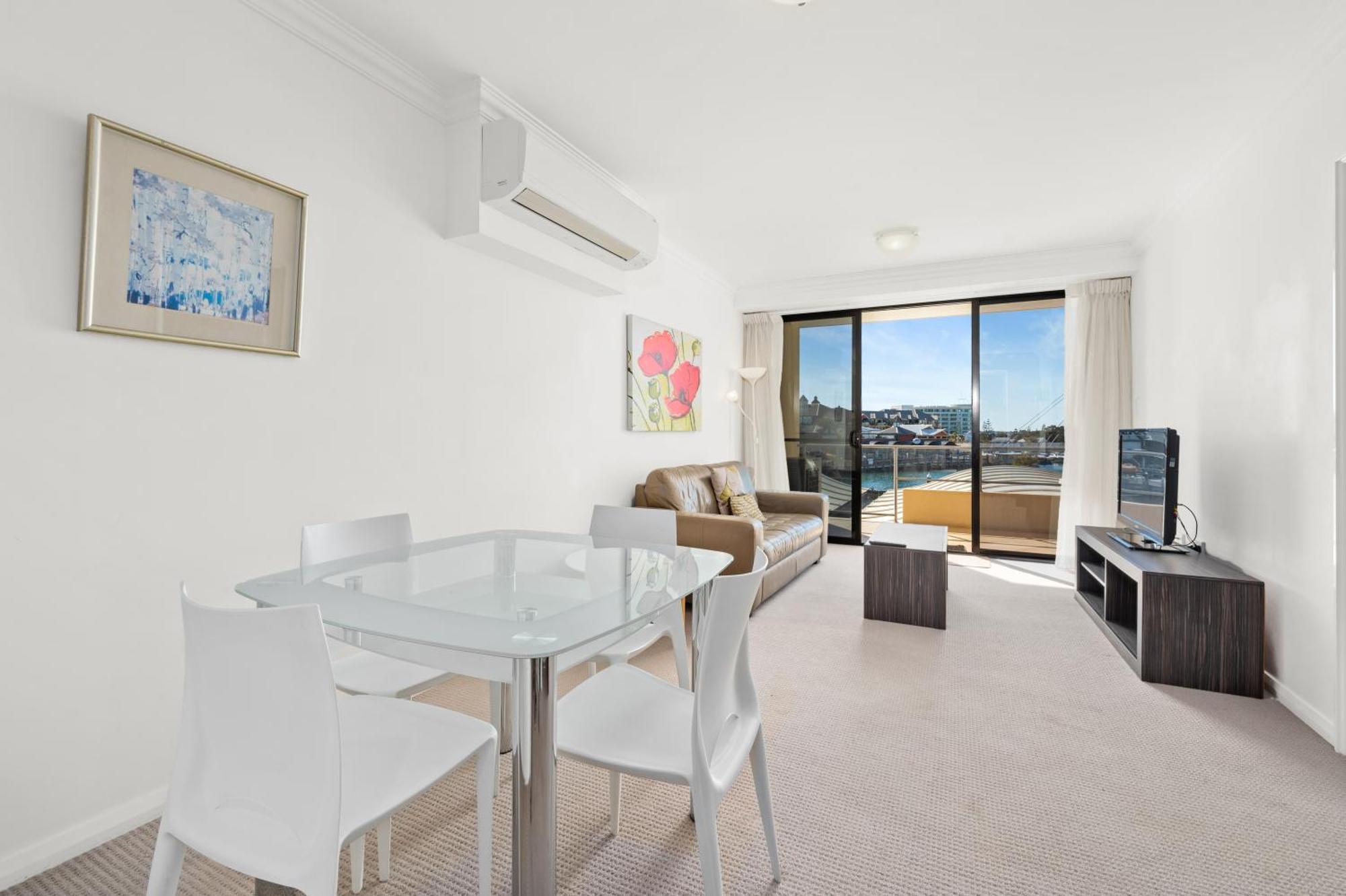Dolphin Quay Apartments Mandurah Exterior photo