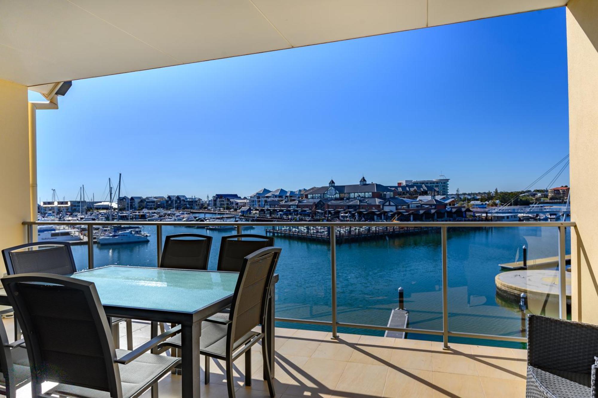 Dolphin Quay Apartments Mandurah Exterior photo