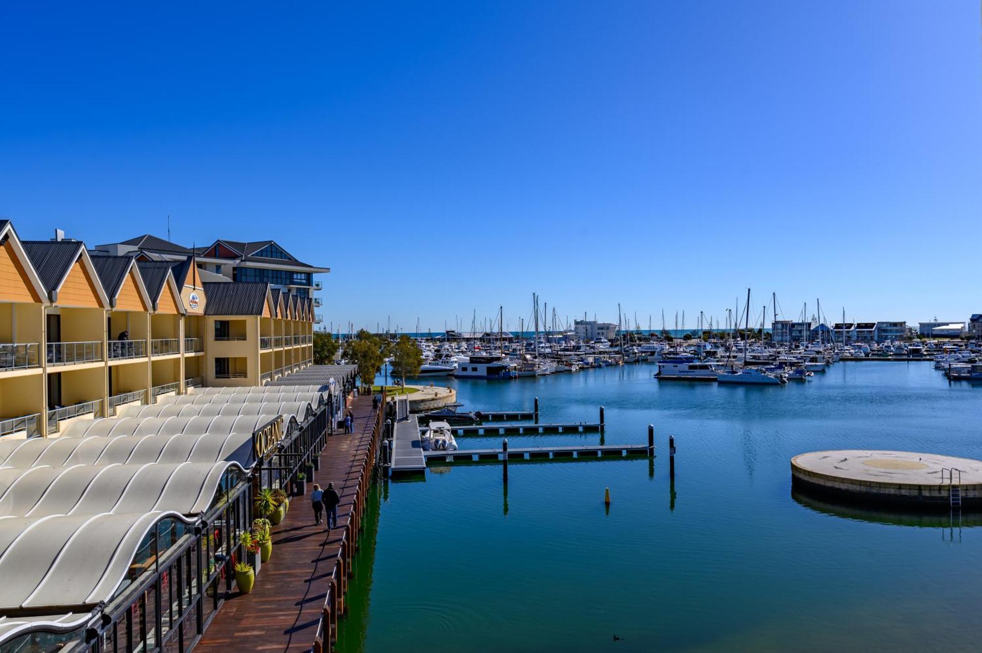 Dolphin Quay Apartments Mandurah Exterior photo