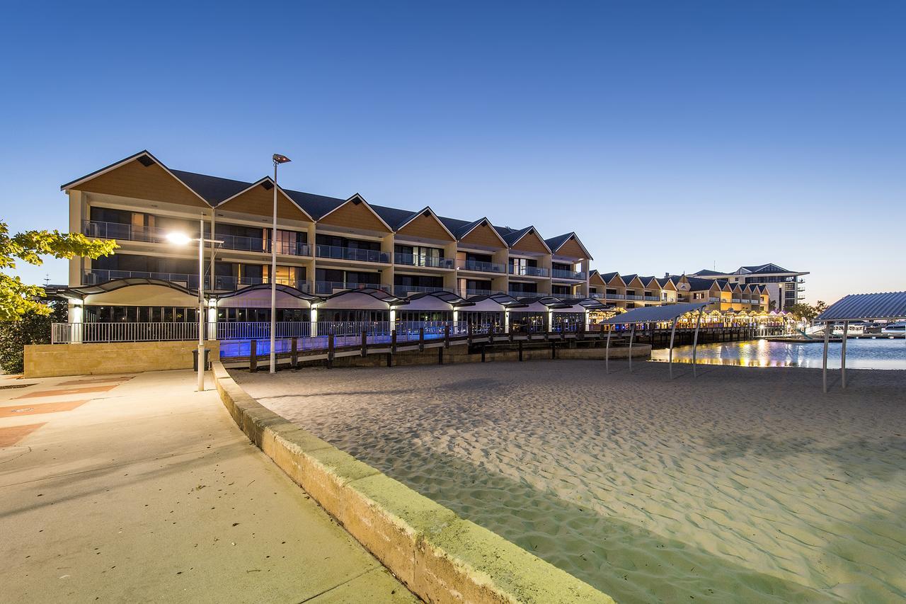 Dolphin Quay Apartments Mandurah Exterior photo