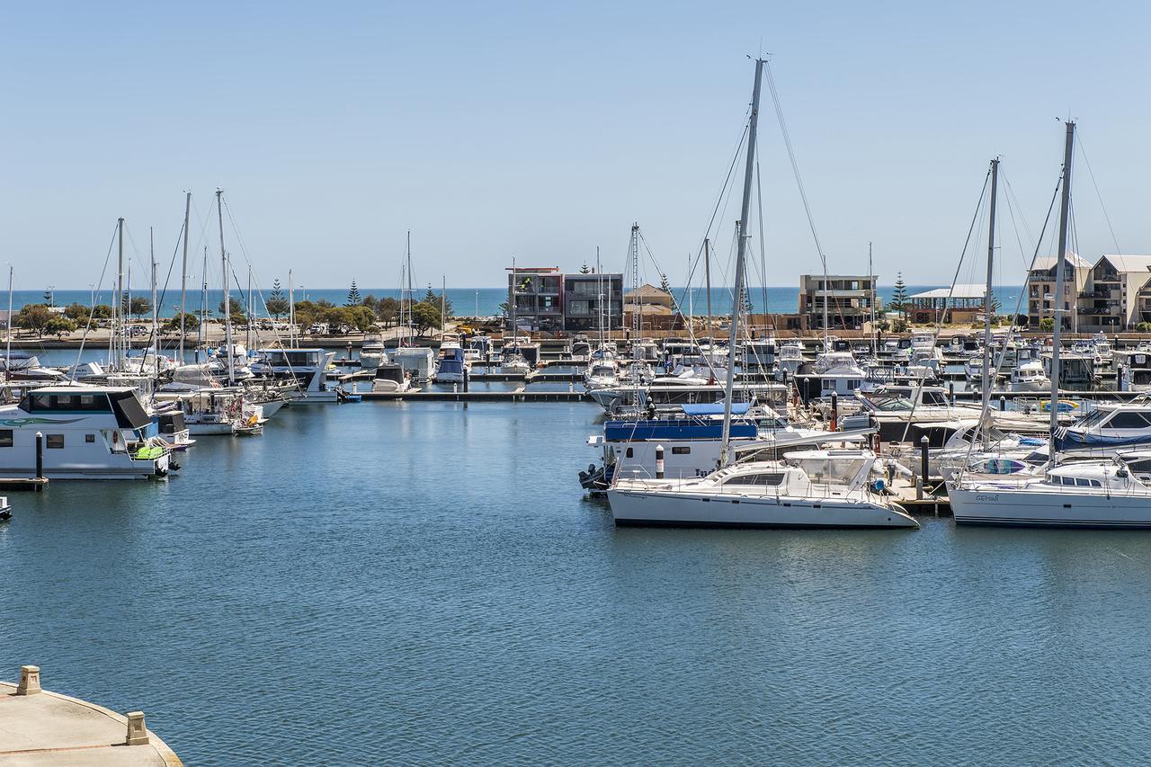 Dolphin Quay Apartments Mandurah Exterior photo